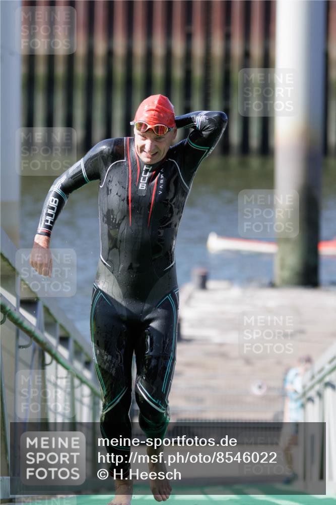 10.08.2025 - GEWOBA Citytriathlon Bremen H.Heesch http://msf.ph/oto/8546022 10.08.2025 10:15:51 Schwimmen 431 meine-sportfotos.de