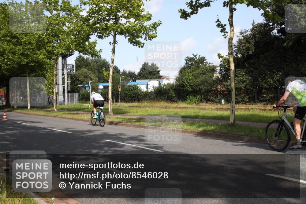10.08.2025 - GEWOBA Citytriathlon Bremen Yannick Fuchs http://msf.ph/oto/8546028 10.08.2025 10:37:47 Radfahren 33, 49, 69, 75, 123, 219, 375, 402, 458, 474, 485, 501 meine-sportfotos.de