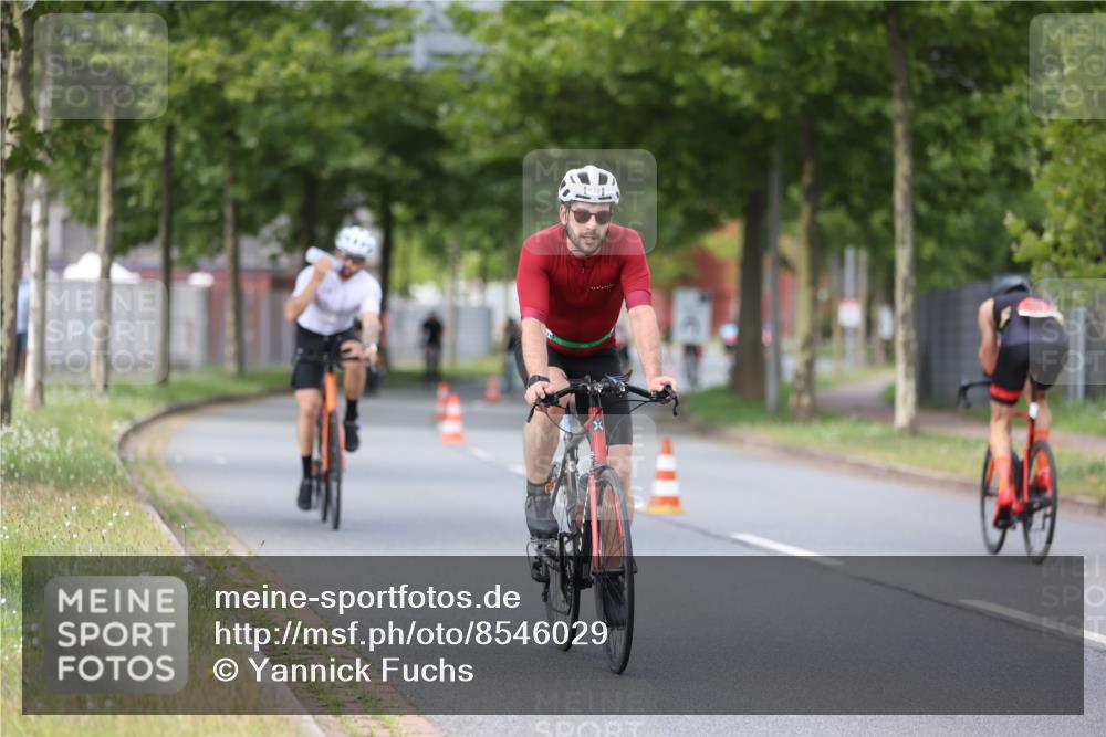 10.08.2025 - GEWOBA Citytriathlon Bremen Yannick Fuchs http://msf.ph/oto/8546029 10.08.2025 13:00:56 Radfahren 613, 646, 669, 677, 684, 713, 862, 944, 1023 meine-sportfotos.de