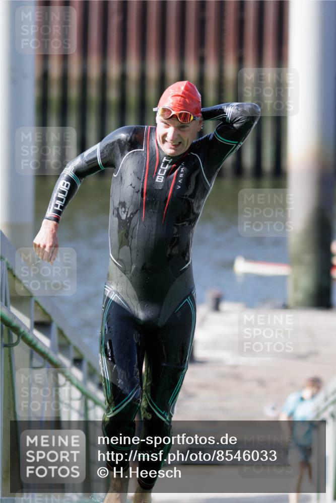 10.08.2025 - GEWOBA Citytriathlon Bremen H.Heesch http://msf.ph/oto/8546033 10.08.2025 10:15:52 Schwimmen 431 meine-sportfotos.de
