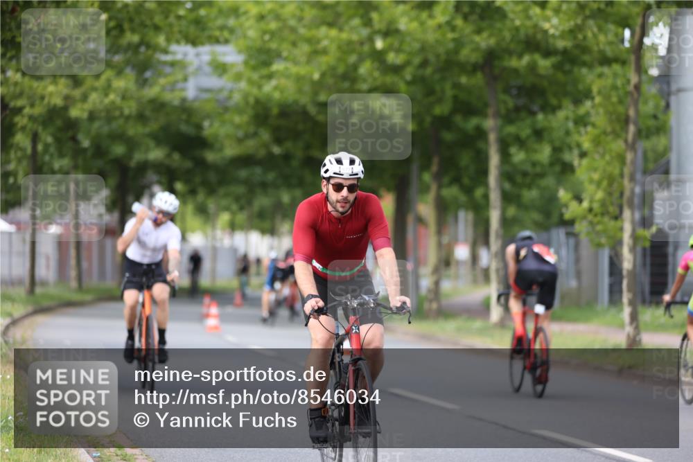 10.08.2025 - GEWOBA Citytriathlon Bremen Yannick Fuchs http://msf.ph/oto/8546034 10.08.2025 13:00:56 Radfahren 613, 646, 669, 677, 684, 713, 862, 944, 1023 meine-sportfotos.de