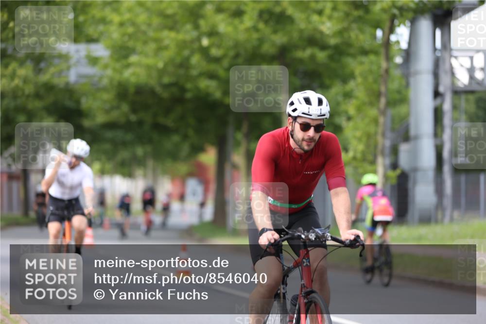 10.08.2025 - GEWOBA Citytriathlon Bremen Yannick Fuchs http://msf.ph/oto/8546040 10.08.2025 13:00:56 Radfahren 613, 646, 669, 677, 684, 713, 862, 944, 1023 meine-sportfotos.de