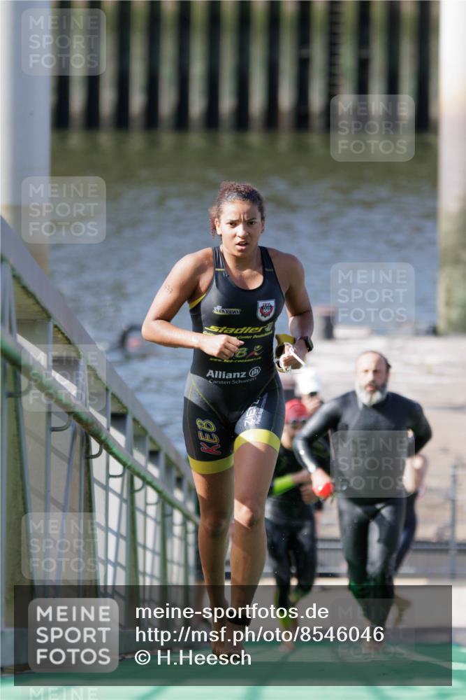 10.08.2025 - GEWOBA Citytriathlon Bremen H.Heesch http://msf.ph/oto/8546046 10.08.2025 10:16:02 Schwimmen 369, 422, 437 meine-sportfotos.de