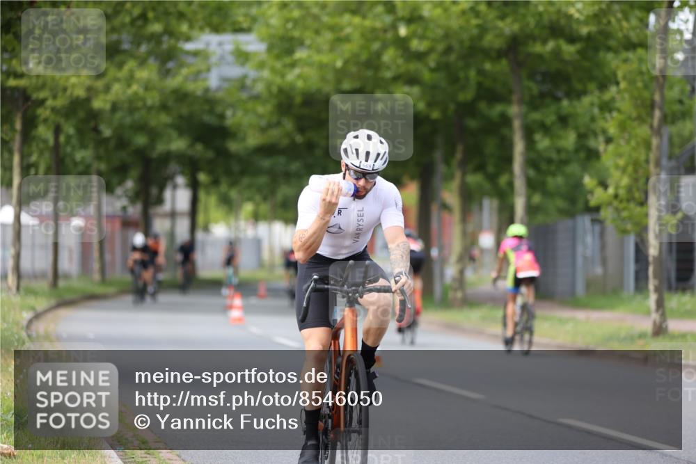 10.08.2025 - GEWOBA Citytriathlon Bremen Yannick Fuchs http://msf.ph/oto/8546050 10.08.2025 13:00:57 Radfahren 613, 646, 669, 677, 684, 713, 837, 862, 944, 1023 meine-sportfotos.de
