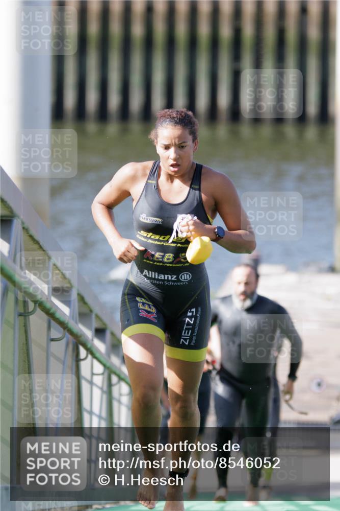 10.08.2025 - GEWOBA Citytriathlon Bremen H.Heesch http://msf.ph/oto/8546052 10.08.2025 10:16:03 Schwimmen 369, 422, 437 meine-sportfotos.de