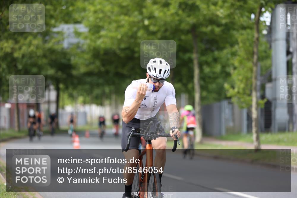 10.08.2025 - GEWOBA Citytriathlon Bremen Yannick Fuchs http://msf.ph/oto/8546054 10.08.2025 13:00:57 Radfahren 613, 646, 669, 677, 684, 713, 837, 862, 944, 1023 meine-sportfotos.de