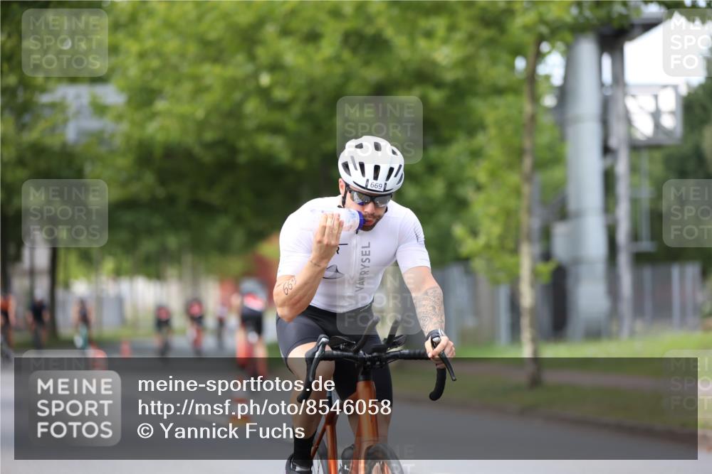 10.08.2025 - GEWOBA Citytriathlon Bremen Yannick Fuchs http://msf.ph/oto/8546058 10.08.2025 13:00:57 Radfahren 613, 646, 669, 677, 684, 713, 837, 862, 944, 1023 meine-sportfotos.de