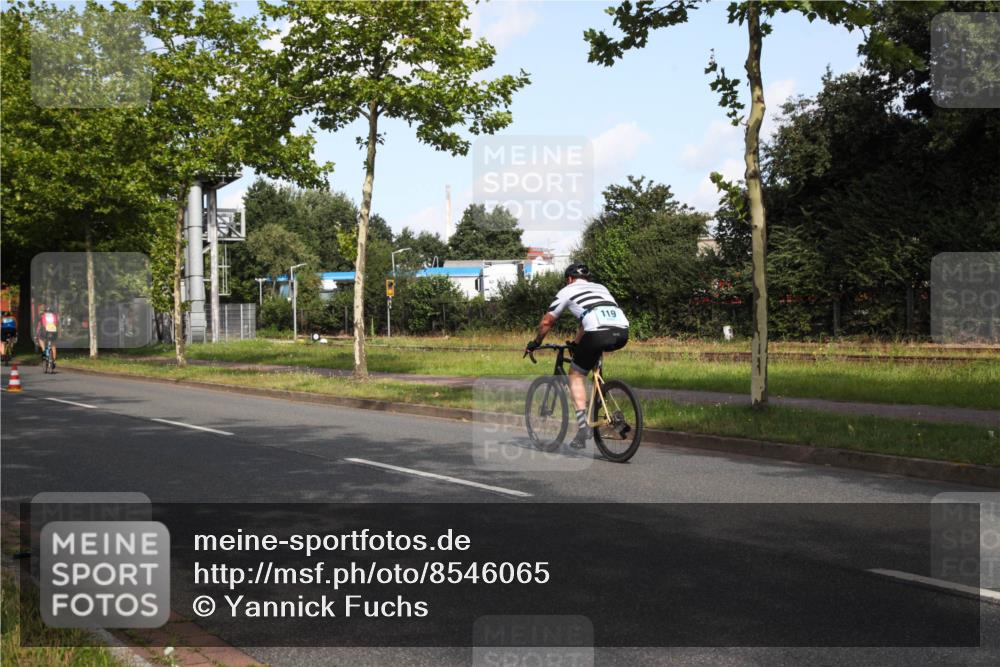 10.08.2025 - GEWOBA Citytriathlon Bremen Yannick Fuchs http://msf.ph/oto/8546065 10.08.2025 10:37:55 Radfahren 69, 375, 402, 458, 474, 501 meine-sportfotos.de