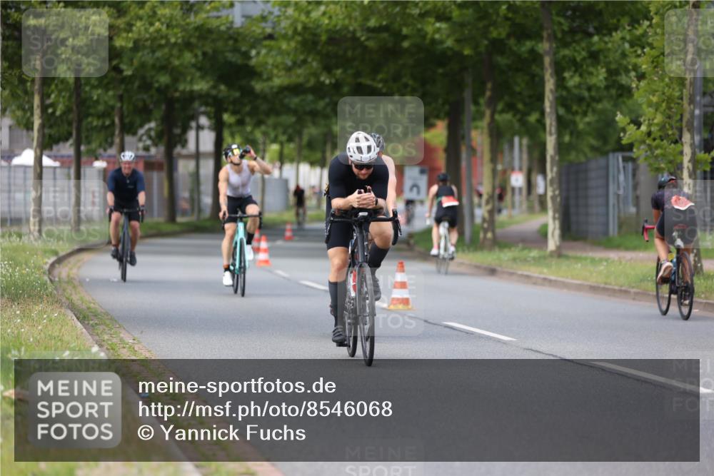 10.08.2025 - GEWOBA Citytriathlon Bremen Yannick Fuchs http://msf.ph/oto/8546068 10.08.2025 13:01:01 Radfahren 646, 669, 677, 684, 713, 837, 862, 944, 1001 meine-sportfotos.de