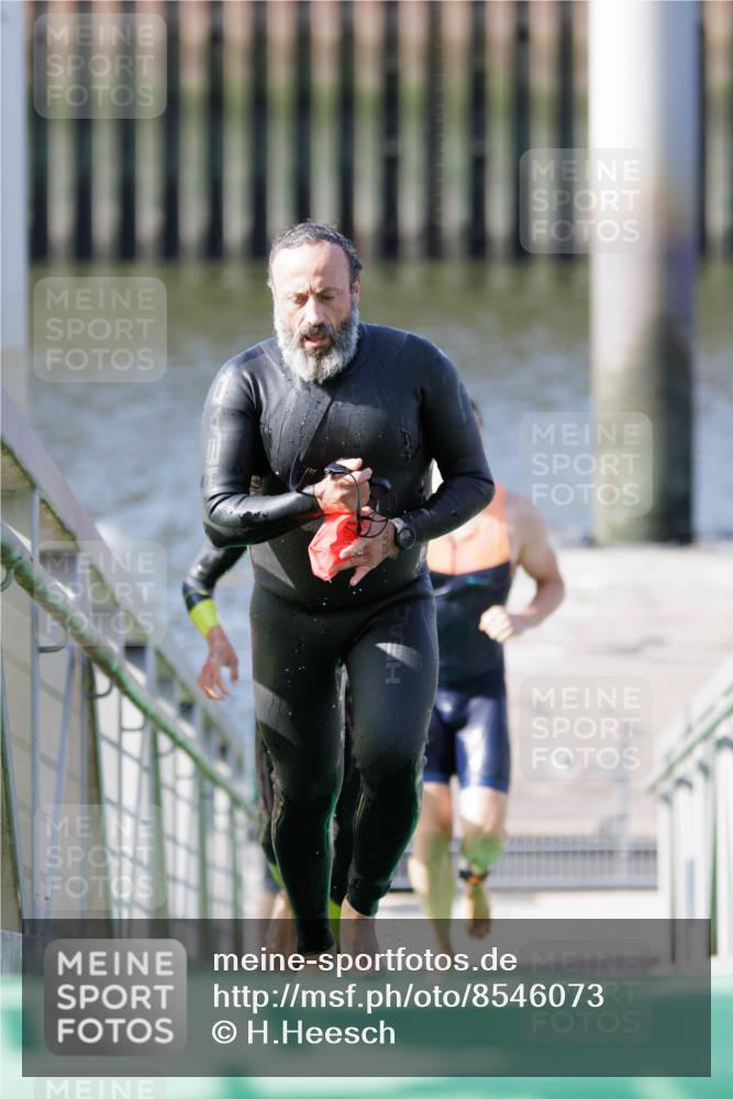 10.08.2025 - GEWOBA Citytriathlon Bremen H.Heesch http://msf.ph/oto/8546073 10.08.2025 10:16:08 Schwimmen 369, 422, 437, 511 meine-sportfotos.de