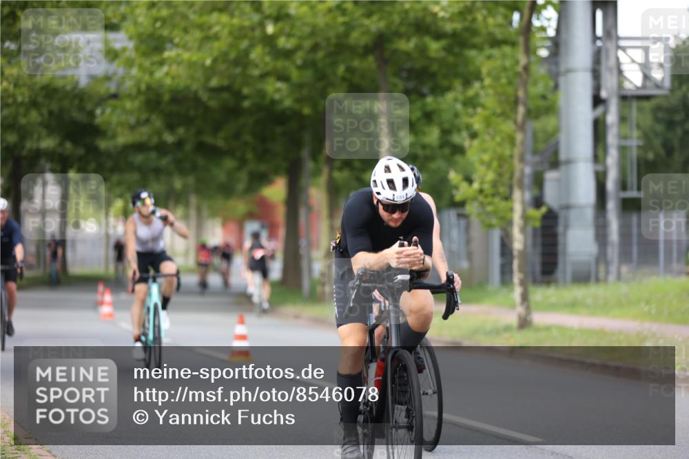 10.08.2025 - GEWOBA Citytriathlon Bremen Yannick Fuchs http://msf.ph/oto/8546078 10.08.2025 13:01:02 Radfahren 646, 669, 677, 684, 713, 837, 862, 926, 944, 1001 meine-sportfotos.de