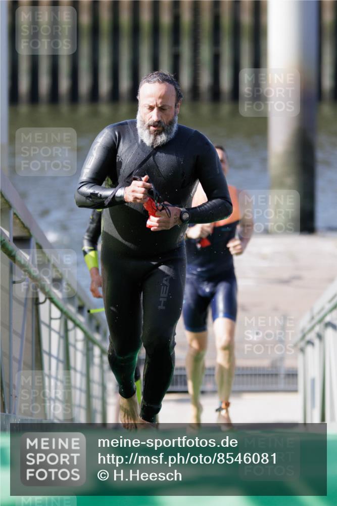 10.08.2025 - GEWOBA Citytriathlon Bremen H.Heesch http://msf.ph/oto/8546081 10.08.2025 10:16:08 Schwimmen 369, 422, 437, 511 meine-sportfotos.de