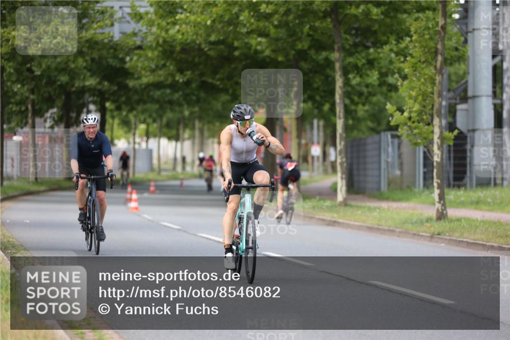 10.08.2025 - GEWOBA Citytriathlon Bremen Yannick Fuchs http://msf.ph/oto/8546082 10.08.2025 13:01:03 Radfahren 646, 669, 677, 684, 713, 837, 862, 926, 944, 1001 meine-sportfotos.de