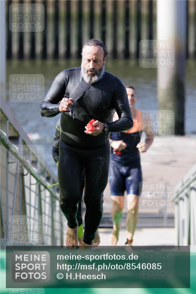 10.08.2025 - GEWOBA Citytriathlon Bremen H.Heesch http://msf.ph/oto/8546085 10.08.2025 10:16:08 Schwimmen 369, 422, 437, 511 meine-sportfotos.de