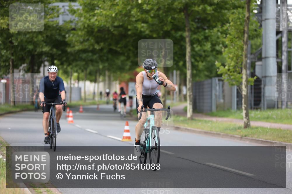 10.08.2025 - GEWOBA Citytriathlon Bremen Yannick Fuchs http://msf.ph/oto/8546088 10.08.2025 13:01:03 Radfahren 646, 669, 677, 684, 713, 837, 862, 926, 944, 1001 meine-sportfotos.de