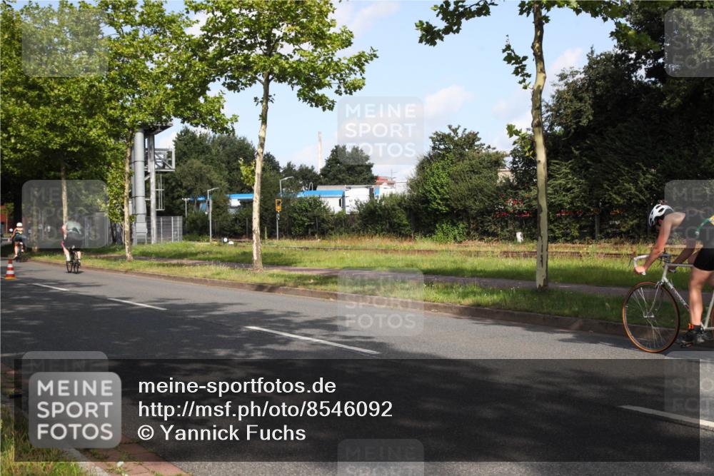 10.08.2025 - GEWOBA Citytriathlon Bremen Yannick Fuchs http://msf.ph/oto/8546092 10.08.2025 10:38:09 Radfahren 19, 93, 207, 247, 482 meine-sportfotos.de