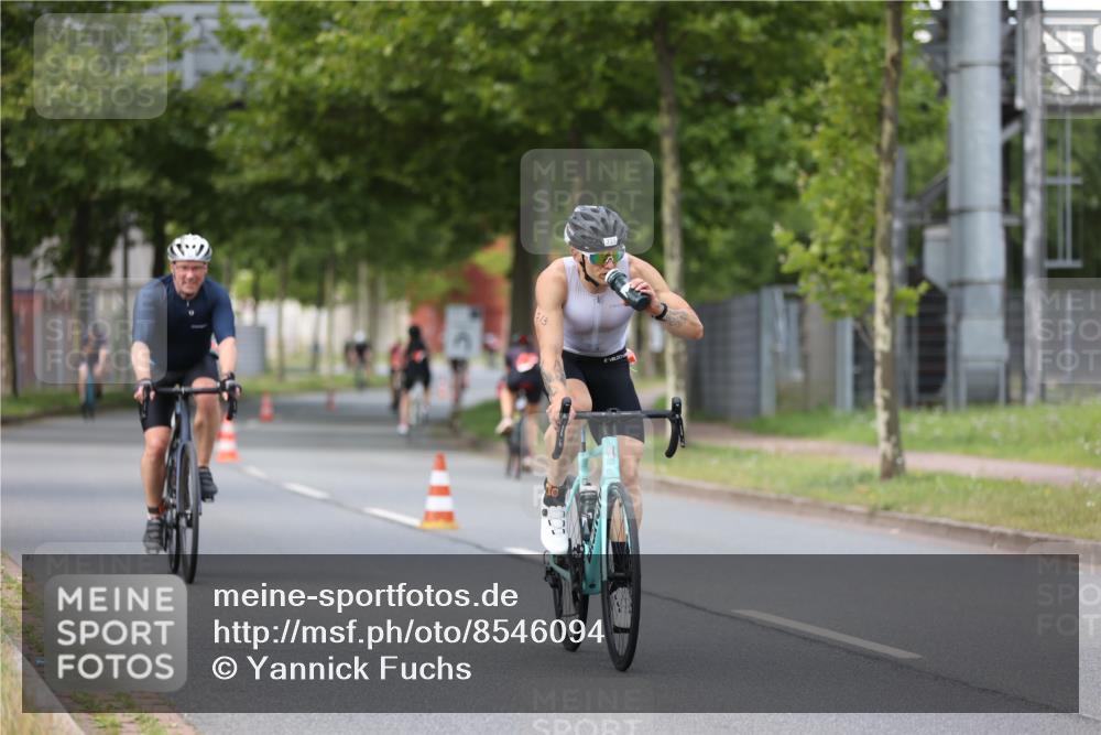 10.08.2025 - GEWOBA Citytriathlon Bremen Yannick Fuchs http://msf.ph/oto/8546094 10.08.2025 13:01:03 Radfahren 646, 669, 677, 684, 713, 837, 862, 926, 944, 1001 meine-sportfotos.de