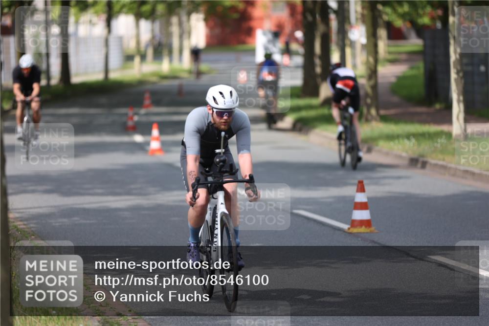 10.08.2025 - GEWOBA Citytriathlon Bremen Yannick Fuchs http://msf.ph/oto/8546100 10.08.2025 12:06:34 Radfahren 580, 613, 634, 658, 714 meine-sportfotos.de