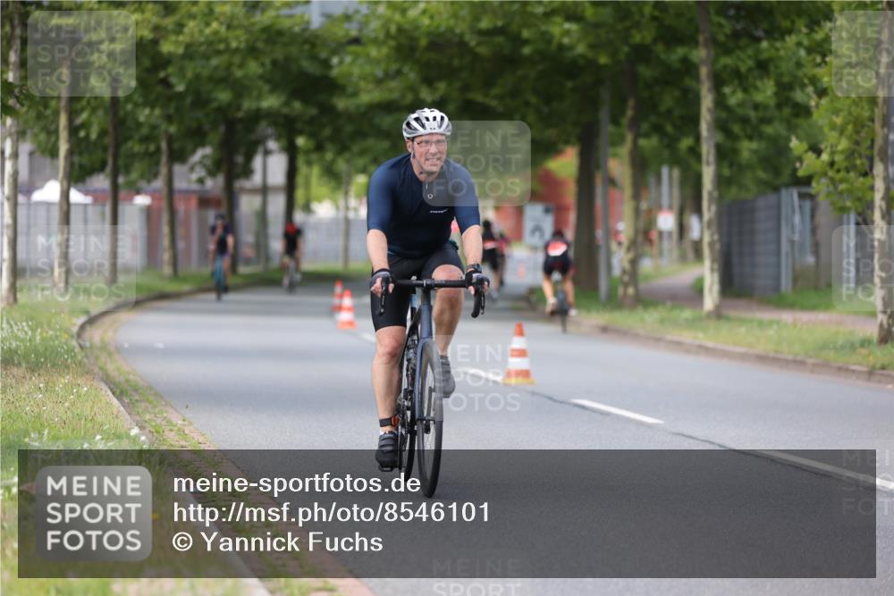 10.08.2025 - GEWOBA Citytriathlon Bremen Yannick Fuchs http://msf.ph/oto/8546101 10.08.2025 13:01:04 Radfahren 646, 669, 677, 684, 713, 837, 862, 926, 944, 1001 meine-sportfotos.de
