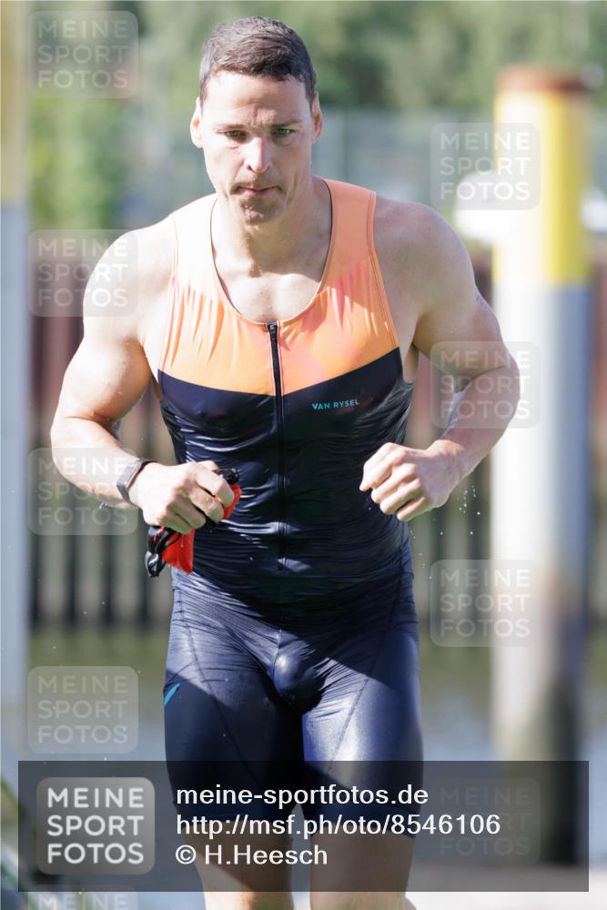 10.08.2025 - GEWOBA Citytriathlon Bremen H.Heesch http://msf.ph/oto/8546106 10.08.2025 10:16:13 Schwimmen 369, 395, 422, 437, 511 meine-sportfotos.de