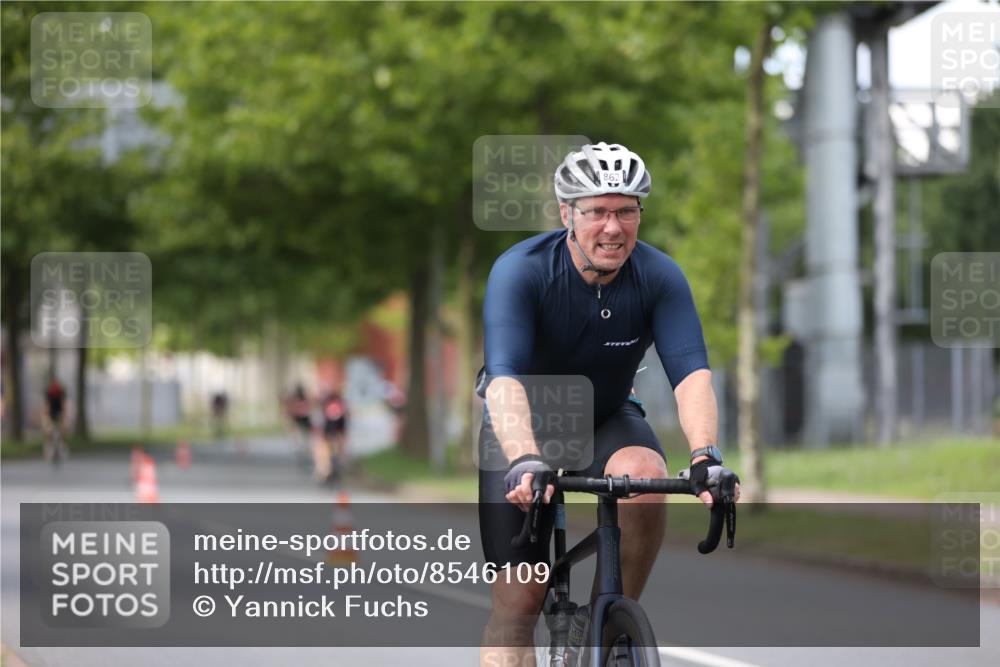 10.08.2025 - GEWOBA Citytriathlon Bremen Yannick Fuchs http://msf.ph/oto/8546109 10.08.2025 13:01:04 Radfahren 646, 669, 677, 684, 713, 837, 862, 926, 944, 1001 meine-sportfotos.de