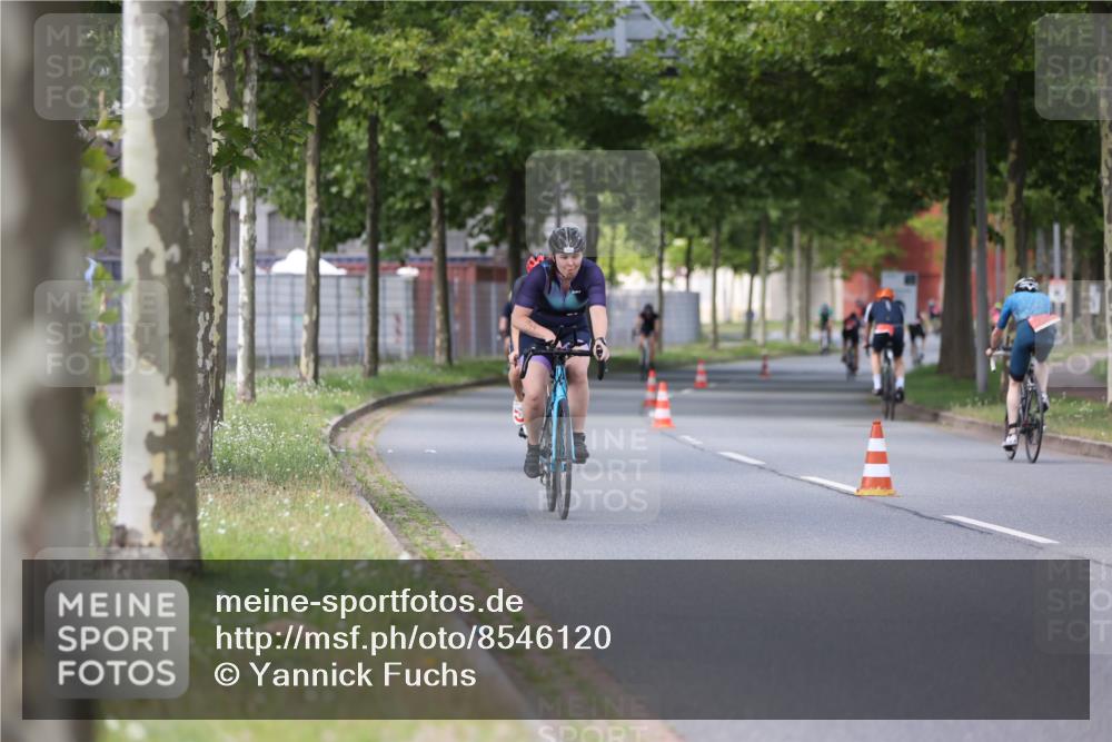 10.08.2025 - GEWOBA Citytriathlon Bremen Yannick Fuchs http://msf.ph/oto/8546120 10.08.2025 13:01:09 Radfahren 646, 669, 677, 684, 713, 829, 837, 862, 926, 944, 1001 meine-sportfotos.de