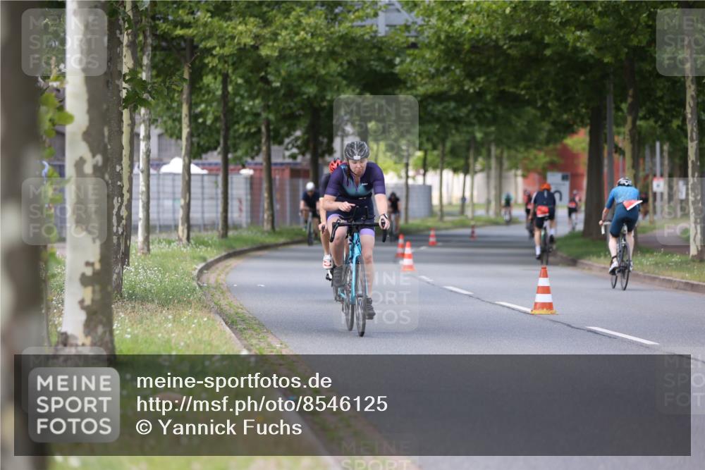 10.08.2025 - GEWOBA Citytriathlon Bremen Yannick Fuchs http://msf.ph/oto/8546125 10.08.2025 13:01:09 Radfahren 646, 669, 677, 684, 713, 829, 837, 862, 926, 944, 1001 meine-sportfotos.de