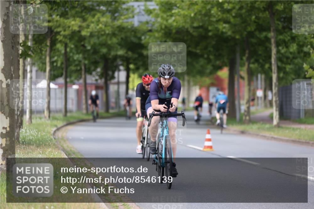 10.08.2025 - GEWOBA Citytriathlon Bremen Yannick Fuchs http://msf.ph/oto/8546139 10.08.2025 13:01:10 Radfahren 646, 669, 684, 713, 829, 837, 862, 926, 944, 1001 meine-sportfotos.de