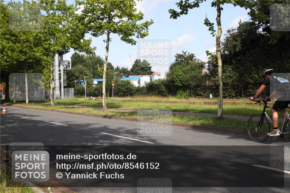 10.08.2025 - GEWOBA Citytriathlon Bremen Yannick Fuchs http://msf.ph/oto/8546152 10.08.2025 10:38:31 Radfahren 5, 19, 63, 93, 101, 163, 207, 211, 391, 463, 475, 513 meine-sportfotos.de