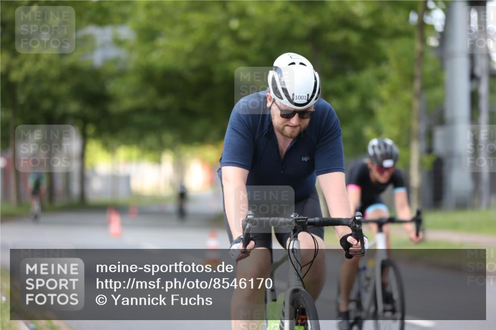 10.08.2025 - GEWOBA Citytriathlon Bremen Yannick Fuchs http://msf.ph/oto/8546170 10.08.2025 13:01:16 Radfahren 713, 829, 837, 926, 944, 1001 meine-sportfotos.de