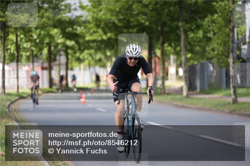 10.08.2025 - GEWOBA Citytriathlon Bremen Yannick Fuchs http://msf.ph/oto/8546212 10.08.2025 13:01:29 Radfahren 608, 663, 716, 754, 800, 816, 829, 851 meine-sportfotos.de