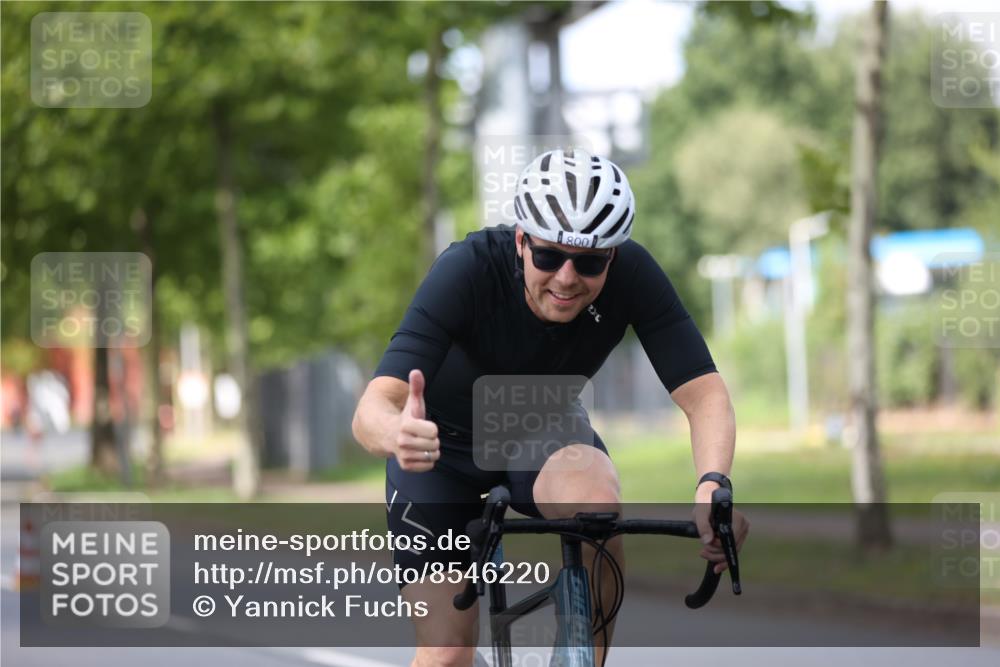 10.08.2025 - GEWOBA Citytriathlon Bremen Yannick Fuchs http://msf.ph/oto/8546220 10.08.2025 13:01:30 Radfahren 608, 663, 716, 754, 800, 816, 829, 851 meine-sportfotos.de