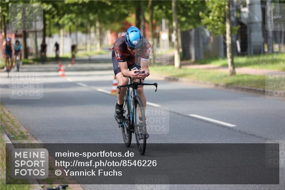 10.08.2025 - GEWOBA Citytriathlon Bremen Yannick Fuchs http://msf.ph/oto/8546226 10.08.2025 13:01:32 Radfahren 608, 663, 716, 754, 800, 816, 819, 829, 851 meine-sportfotos.de