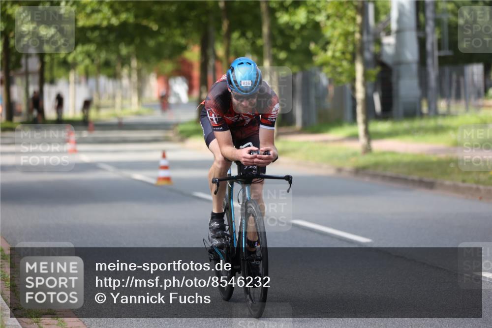10.08.2025 - GEWOBA Citytriathlon Bremen Yannick Fuchs http://msf.ph/oto/8546232 10.08.2025 13:01:32 Radfahren 608, 663, 716, 754, 800, 816, 819, 829, 851 meine-sportfotos.de