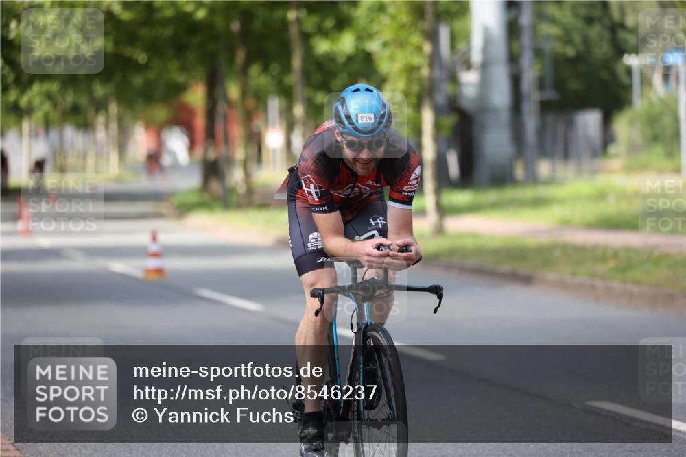 10.08.2025 - GEWOBA Citytriathlon Bremen Yannick Fuchs http://msf.ph/oto/8546237 10.08.2025 13:01:32 Radfahren 608, 663, 716, 754, 800, 816, 819, 829, 851 meine-sportfotos.de