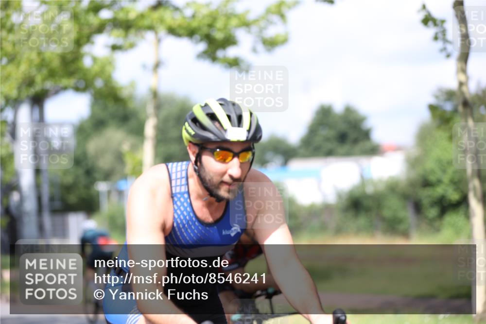 10.08.2025 - GEWOBA Citytriathlon Bremen Yannick Fuchs http://msf.ph/oto/8546241 10.08.2025 12:07:26 Radfahren 650, 740, 786, 815, 831 meine-sportfotos.de