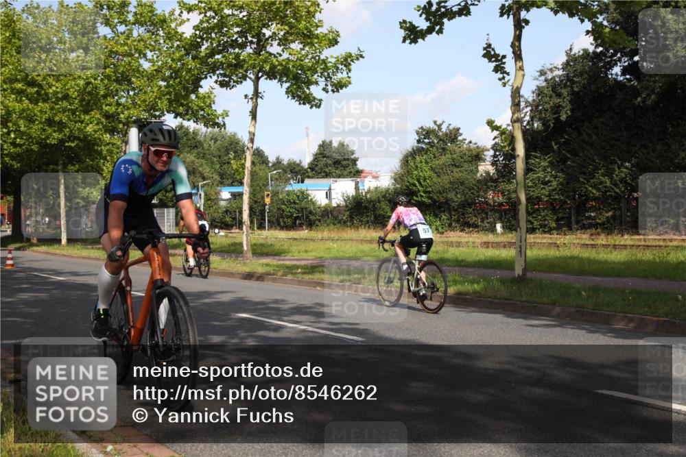 10.08.2025 - GEWOBA Citytriathlon Bremen Yannick Fuchs http://msf.ph/oto/8546262 10.08.2025 10:39:02 Radfahren 111, 113, 119, 417, 472, 498, 499, 506 meine-sportfotos.de
