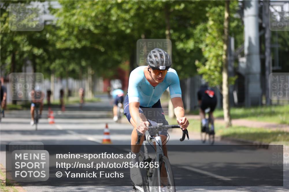10.08.2025 - GEWOBA Citytriathlon Bremen Yannick Fuchs http://msf.ph/oto/8546265 10.08.2025 13:01:37 Radfahren 608, 663, 703, 716, 754, 800, 816, 819, 828, 851 meine-sportfotos.de