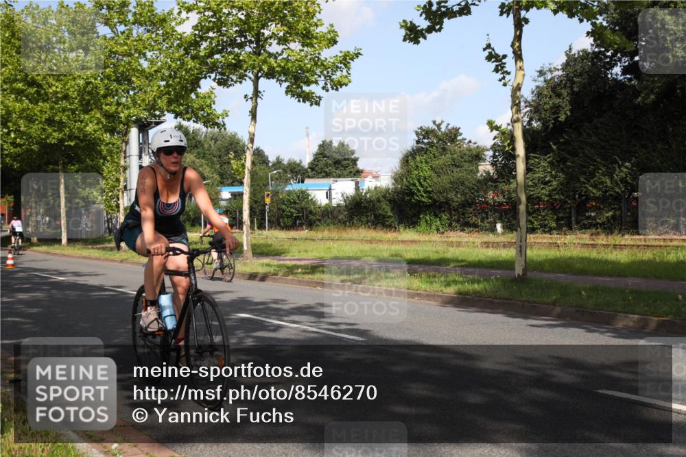 10.08.2025 - GEWOBA Citytriathlon Bremen Yannick Fuchs http://msf.ph/oto/8546270 10.08.2025 10:39:06 Radfahren 35, 111, 113, 165, 215, 417, 472, 498, 499 meine-sportfotos.de