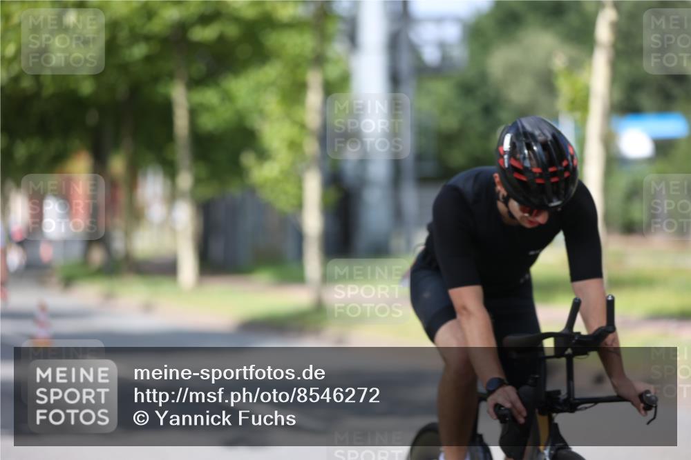 10.08.2025 - GEWOBA Citytriathlon Bremen Yannick Fuchs http://msf.ph/oto/8546272 10.08.2025 12:07:32 Radfahren 559, 650, 693, 705, 706, 721, 740, 786, 815, 831 meine-sportfotos.de