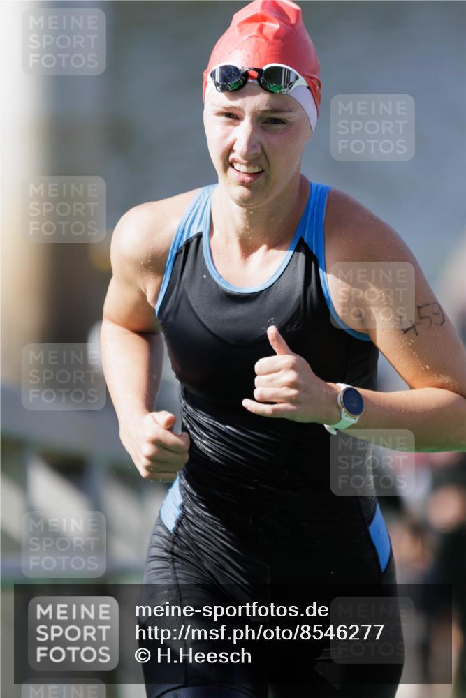 10.08.2025 - GEWOBA Citytriathlon Bremen H.Heesch http://msf.ph/oto/8546277 10.08.2025 10:16:51 Schwimmen 424, 459 meine-sportfotos.de