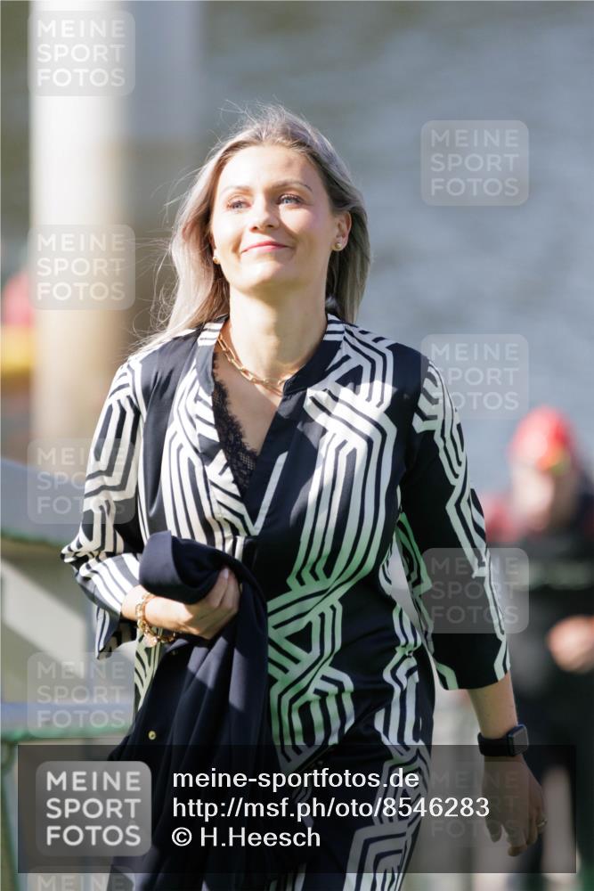 10.08.2025 - GEWOBA Citytriathlon Bremen H.Heesch http://msf.ph/oto/8546283 10.08.2025 10:16:55 Schwimmen 424, 459, 494 meine-sportfotos.de