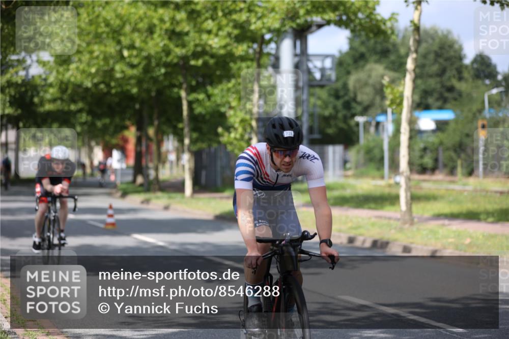 10.08.2025 - GEWOBA Citytriathlon Bremen Yannick Fuchs http://msf.ph/oto/8546288 10.08.2025 12:07:33 Radfahren 559, 646, 650, 693, 705, 706, 721, 740, 786, 815, 831 meine-sportfotos.de