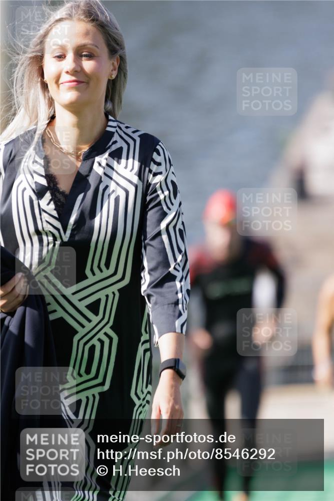 10.08.2025 - GEWOBA Citytriathlon Bremen H.Heesch http://msf.ph/oto/8546292 10.08.2025 10:16:55 Schwimmen 424, 459, 494 meine-sportfotos.de
