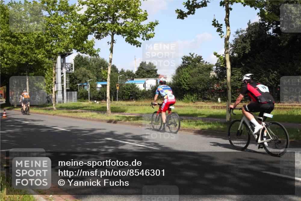 10.08.2025 - GEWOBA Citytriathlon Bremen Yannick Fuchs http://msf.ph/oto/8546301 10.08.2025 10:39:15 Radfahren 35, 107, 111, 113, 165, 215, 233, 440, 472, 481, 499 meine-sportfotos.de