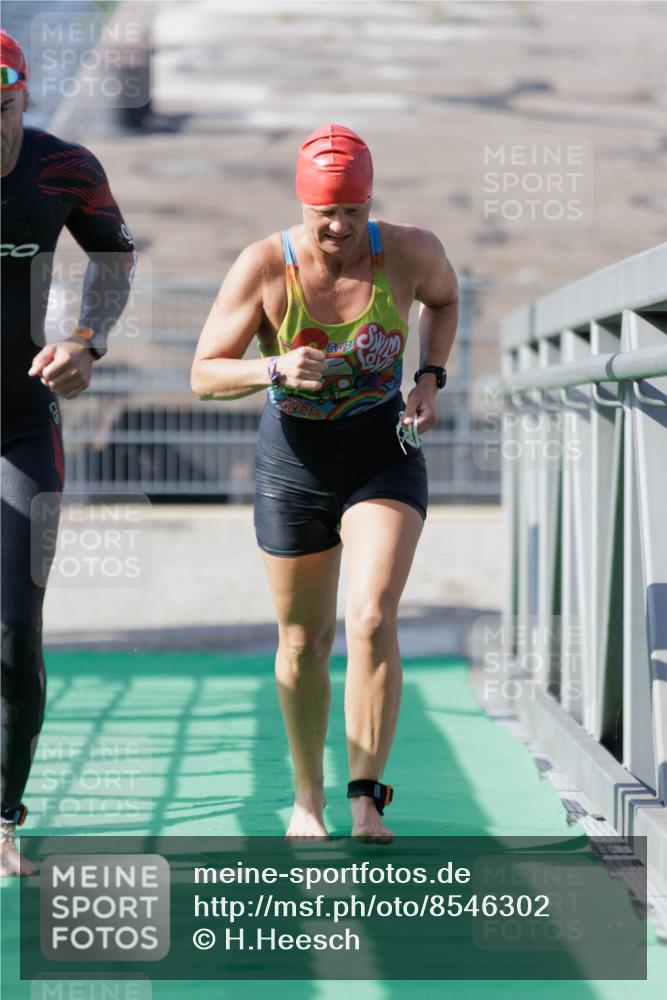 10.08.2025 - GEWOBA Citytriathlon Bremen H.Heesch http://msf.ph/oto/8546302 10.08.2025 10:16:56 Schwimmen 424, 459, 494 meine-sportfotos.de