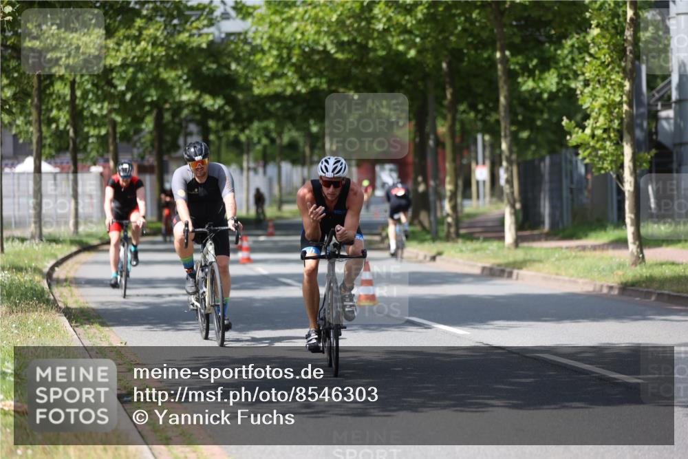10.08.2025 - GEWOBA Citytriathlon Bremen Yannick Fuchs http://msf.ph/oto/8546303 10.08.2025 13:01:39 Radfahren 608, 663, 703, 716, 754, 800, 816, 819, 828, 851, 923 meine-sportfotos.de
