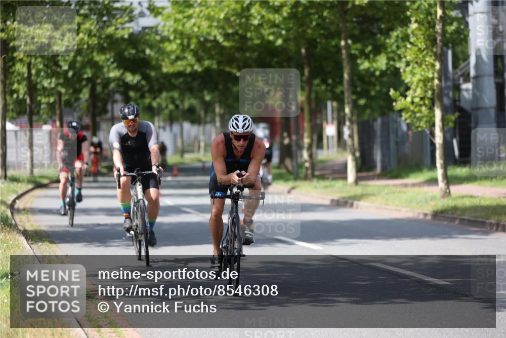 10.08.2025 - GEWOBA Citytriathlon Bremen Yannick Fuchs http://msf.ph/oto/8546308 10.08.2025 13:01:39 Radfahren 608, 663, 703, 716, 754, 800, 816, 819, 828, 851, 923 meine-sportfotos.de