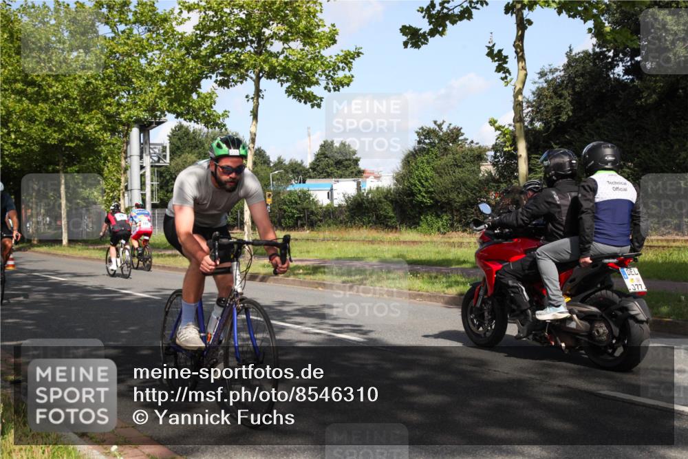10.08.2025 - GEWOBA Citytriathlon Bremen Yannick Fuchs http://msf.ph/oto/8546310 10.08.2025 10:39:16 Radfahren 35, 107, 111, 113, 165, 215, 233, 440, 472, 481, 499 meine-sportfotos.de