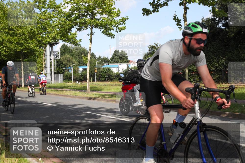 10.08.2025 - GEWOBA Citytriathlon Bremen Yannick Fuchs http://msf.ph/oto/8546313 10.08.2025 10:39:17 Radfahren 35, 107, 111, 165, 215, 233, 440, 472, 481, 499 meine-sportfotos.de